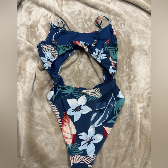 2 bathing suits HOLLISTER XS - Picture 6 of 6